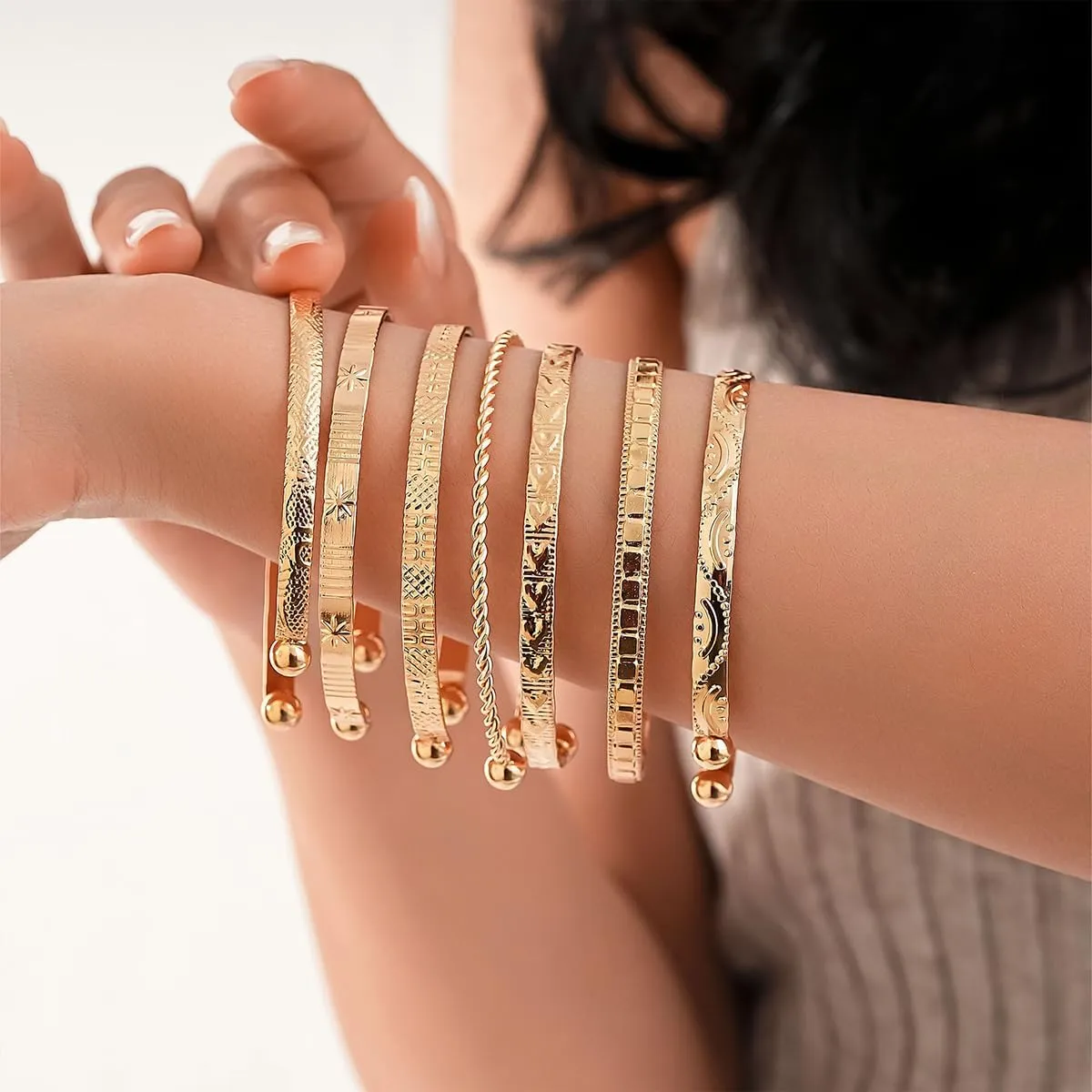 7Pcs Gold Bangle Bracelets for Women 14k Gold Plated Stackable Cuff Bracelet Set Simple Trendy Opening Cuff Bangle Bracelets Bracelet Minimalist Layering Jewelry Gift Set