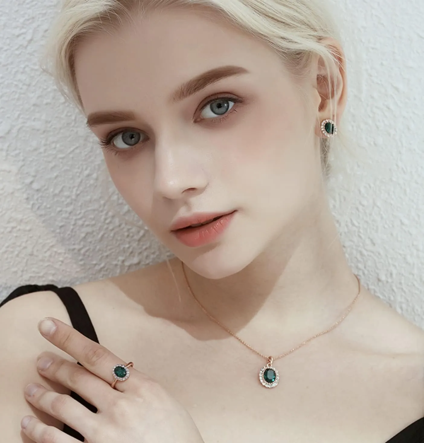 Australia Crystal Halo Pendant Necklace  Vintage Style Oval Gemstone Pendant with Sparkling Cubic Zirconia Stones, Hypoallergenic Jewelry for Women
