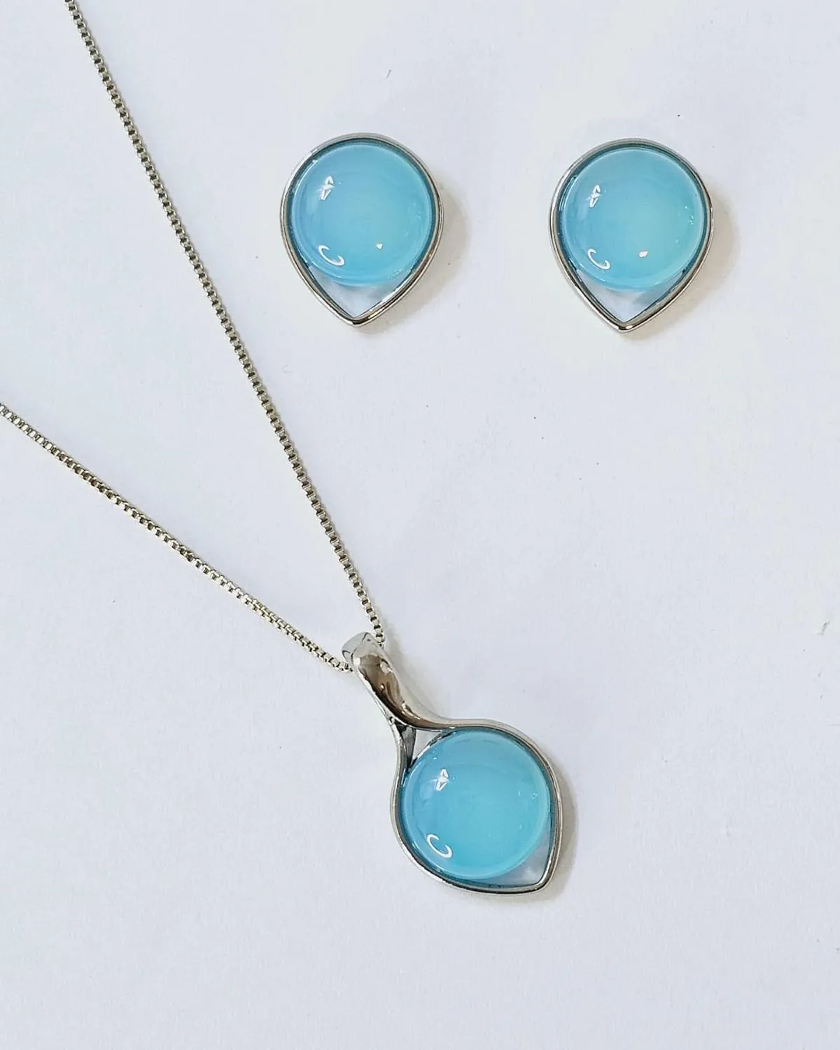 Brazilian Designed Gold Plated Earrings and Necklace with gemstones - Comfy Hypoallergenic Statement Jewelry set for Women 3/4 inch (1,8 cm) made in Brazil