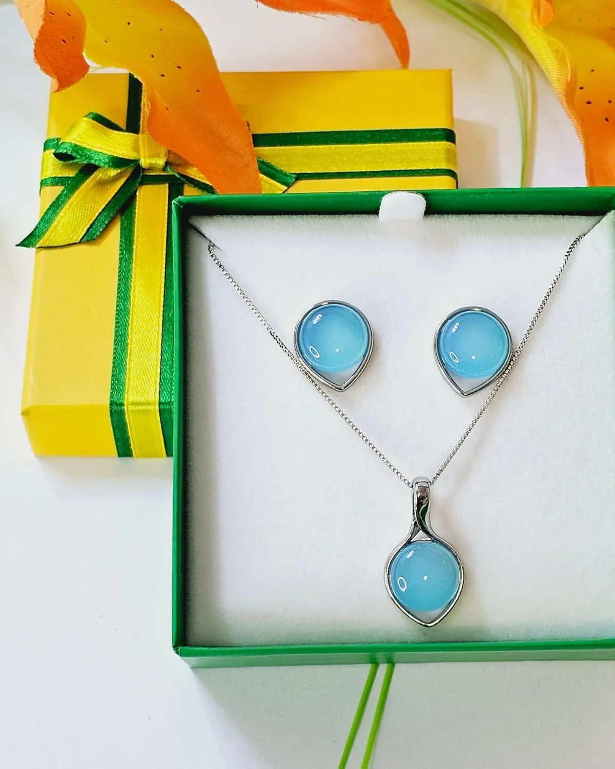 Brazilian Designed Gold Plated Earrings and Necklace with gemstones - Comfy Hypoallergenic Statement Jewelry set for Women 3/4 inch (1,8 cm) made in Brazil
