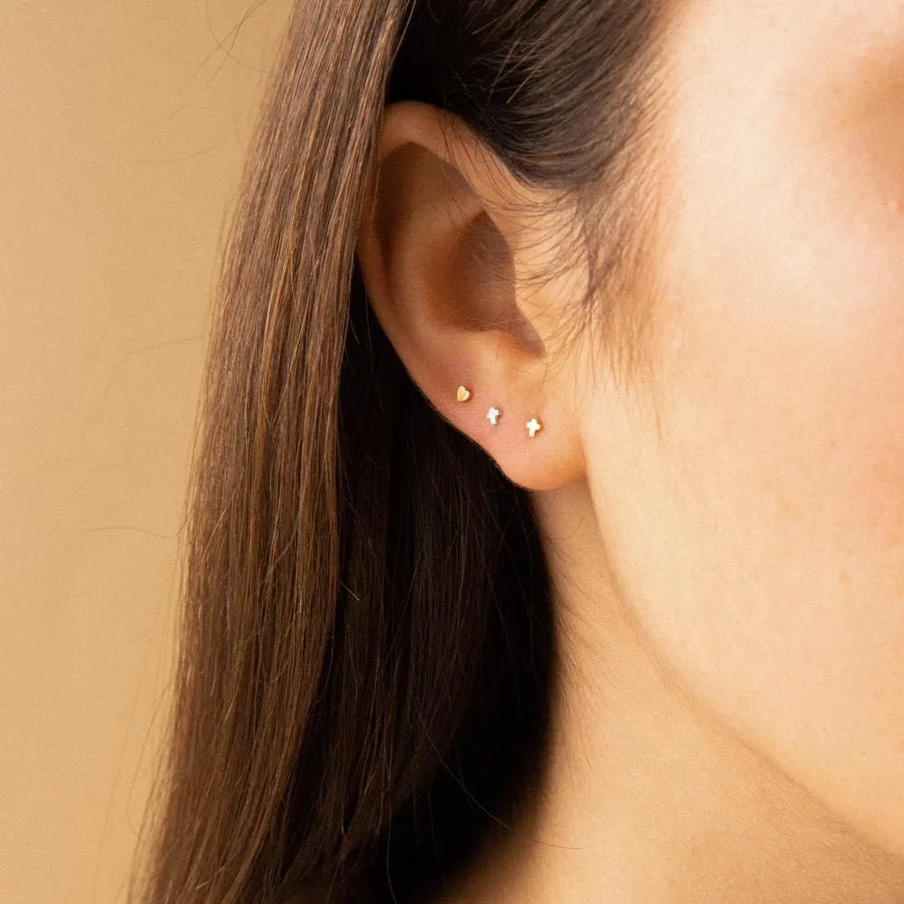 CAITLYNMINIMALIST 18K Gold Plated Sterling Silver Tiny Dainty Classic Solid Heart Stud Earrings for Women Gift for Her
