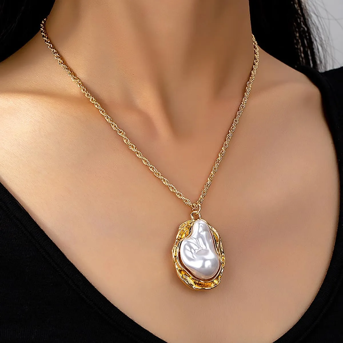 Chunky Irregular Pearl Necklace Unique Layered Pearl Pendant Necklace Vintage Double Layer Paperclip Chain Necklace Christmas Birthday Party Wedding Jewelry