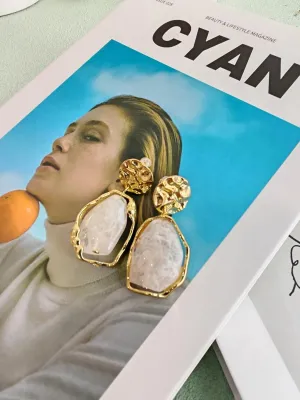 Coisinli@Vintage Drop Earrings, Gold-Tone Textured Disc with Pearl Effect Stone, Statement Dangle