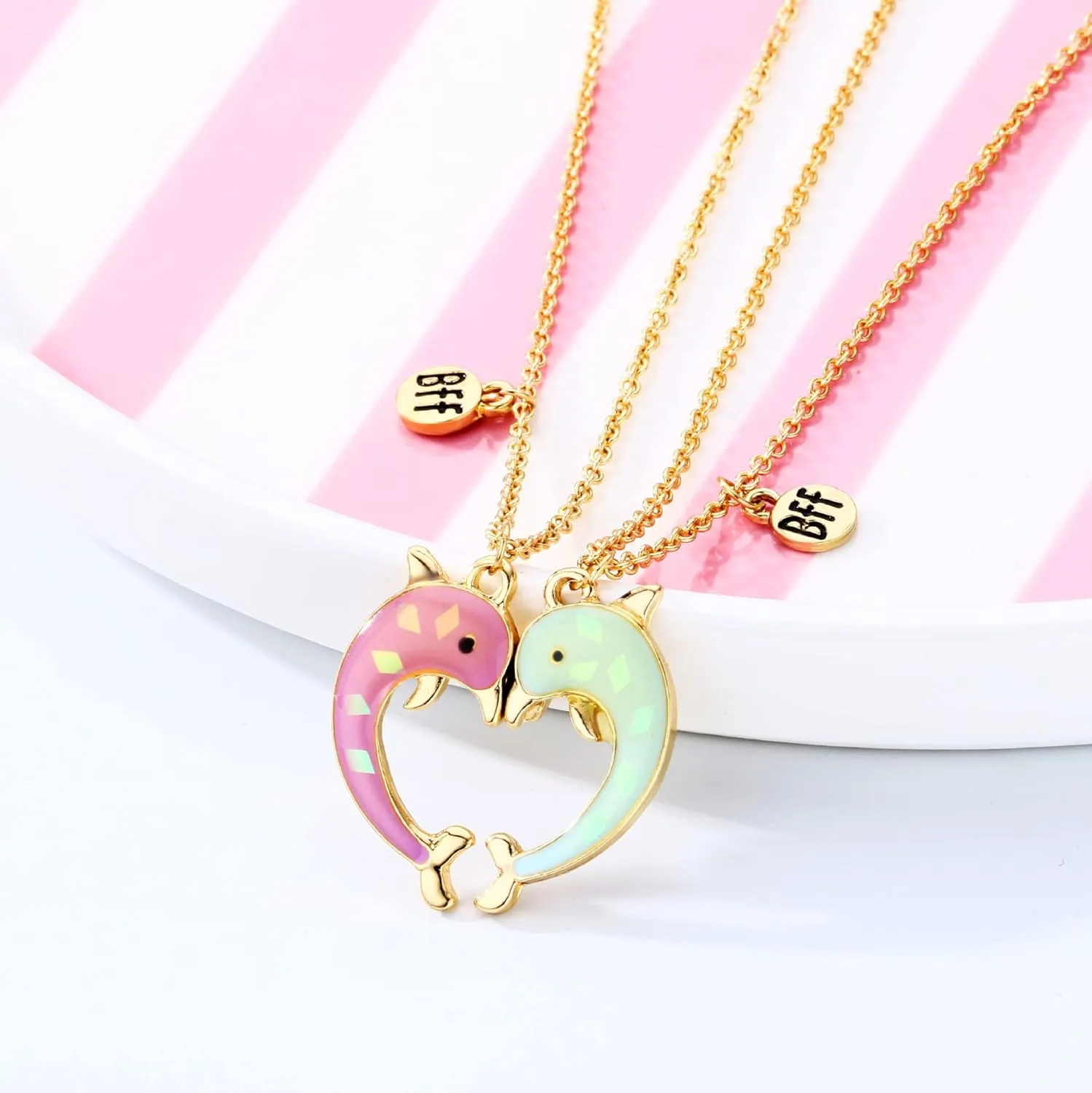 DOYYCA Best Friend Necklace Gifts Magnetic Matching Friendship Necklace for 2 Girls BFF Sister