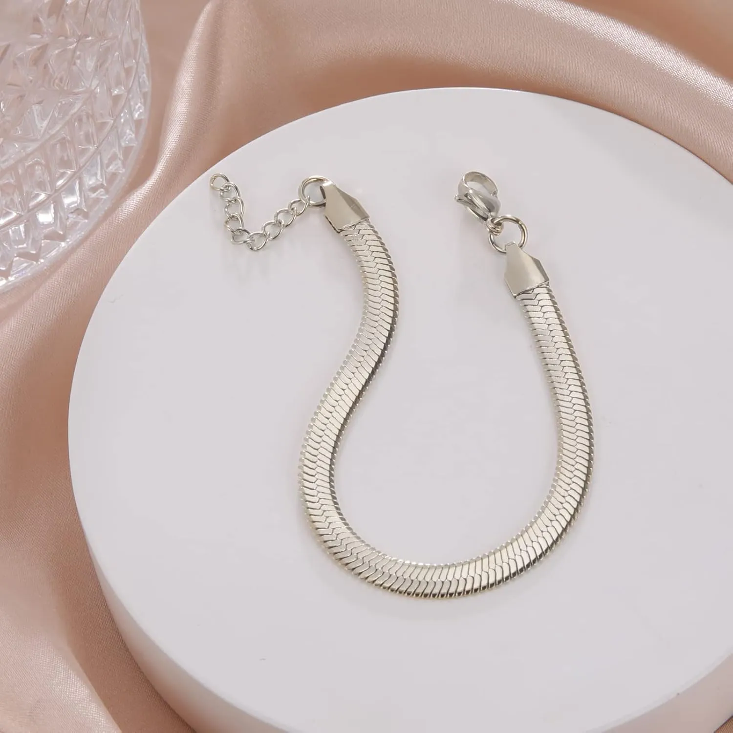 Dreamtimes Herringbone Flat Snake Magic Chain Bracelet Vintage Shiny Chain for Men and Women Herringbone Bracelets Dainty Simple Stackable Bracelet