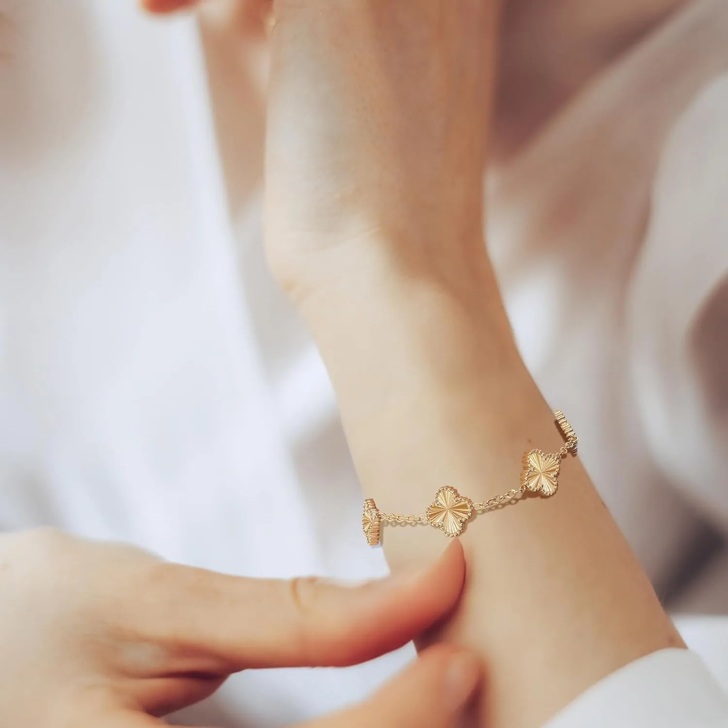 for 18K Gold Plated Clover Bracelet Set for Women Fashion Simple Four Leaf Lucky Flower Bracelets Jewelry Gifts for Women Mom Sister Besties Grandmother wife Her