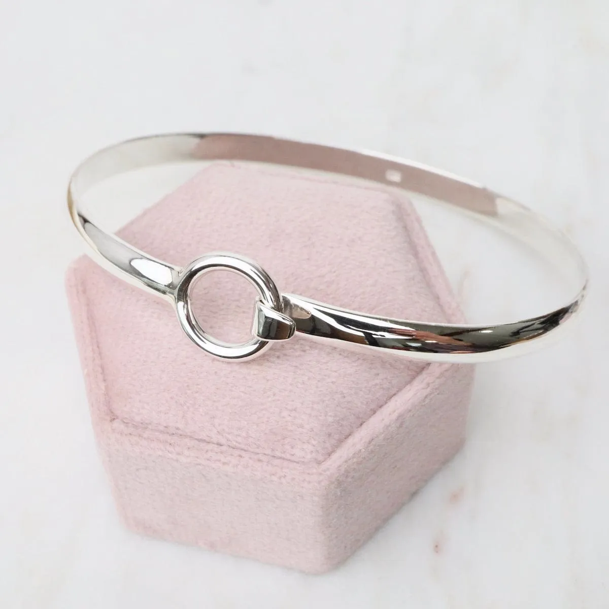 Front Latching  Bangle with Circle