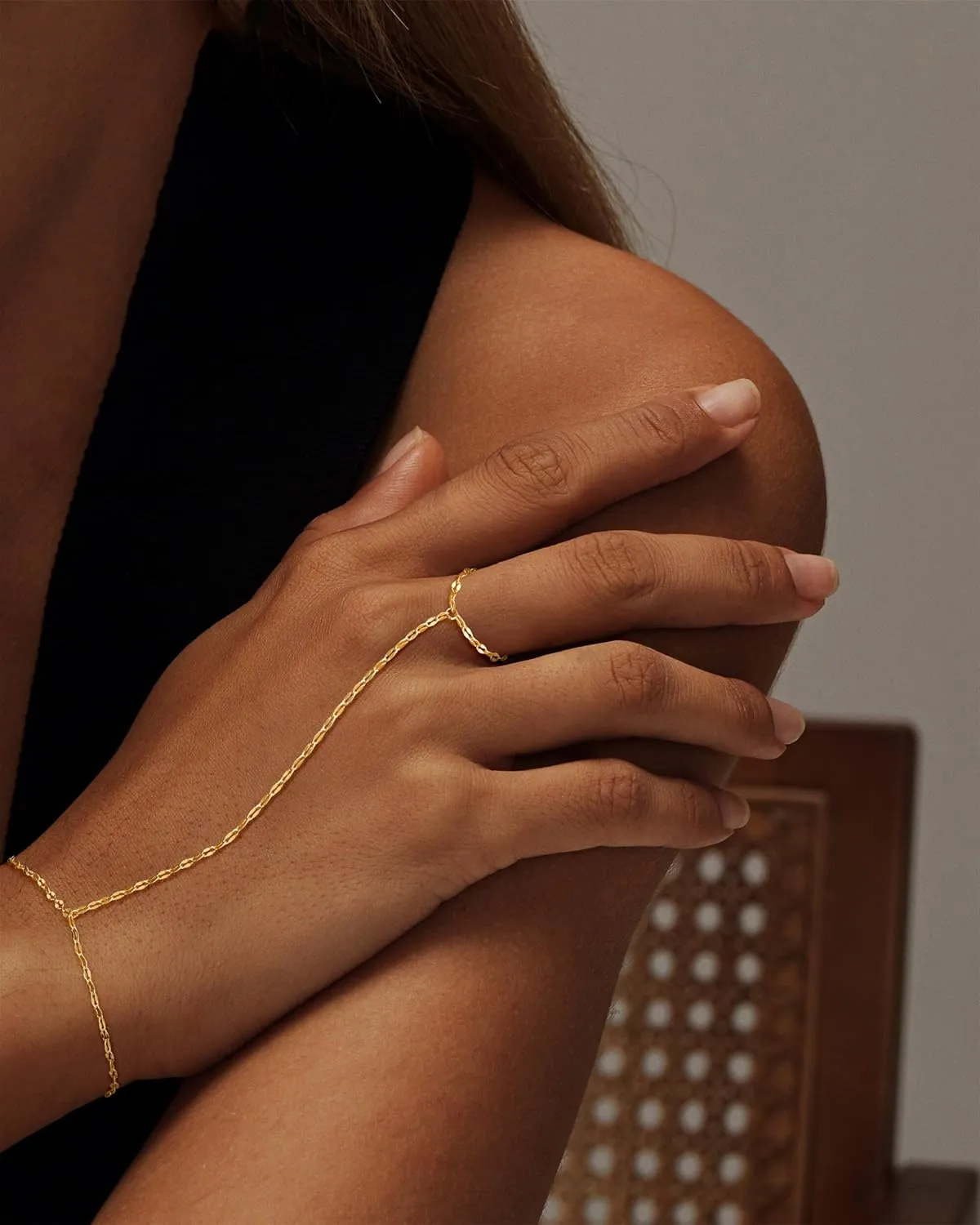 Gold Hand Chain Bracelet for Women, 14k Gold Plated Finger Ring Bracelet Dainty Adjustable Gold Hand Bracelets for Women Non Tarnish Trendy Simple Jewelry for Women