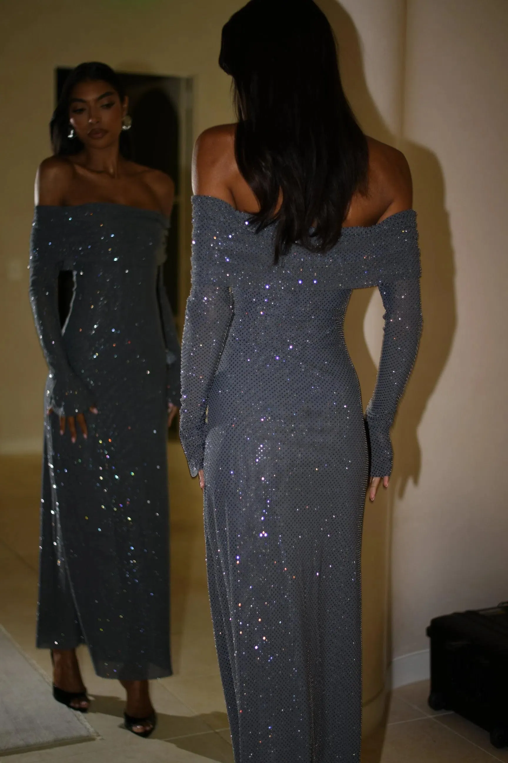 Lunaria – Subtle shimmer – Off-shoulder glitter maxi dress