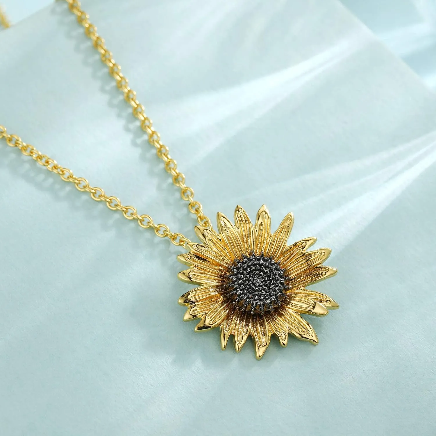 luomart Flower Edelweiss Pendant Necklace,Sunflower Daisy Necklaces Jewelry Gift for Women Girls