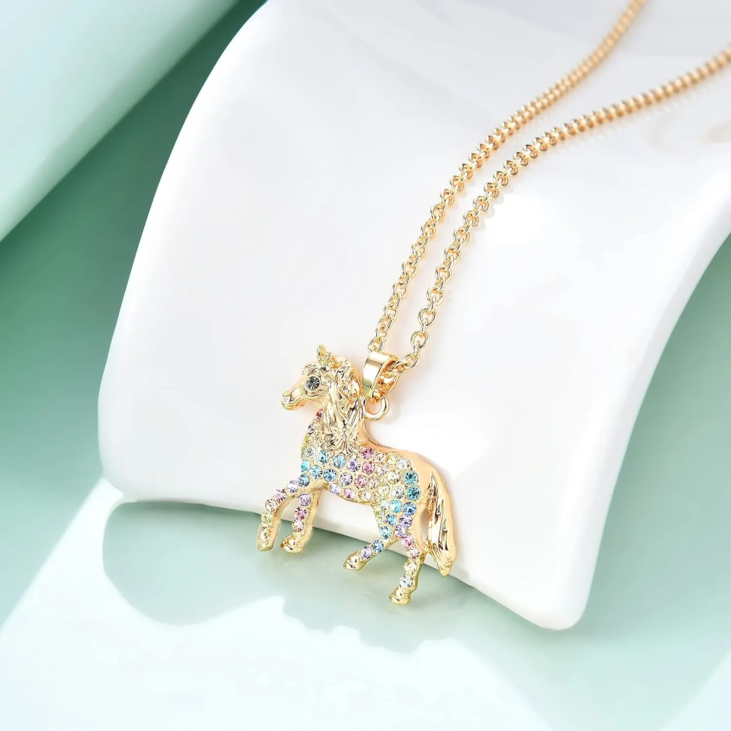 luomart Girls Horse Necklace Gifts for Women,Animal Horses Pendant Necklaces Jewelry for Women