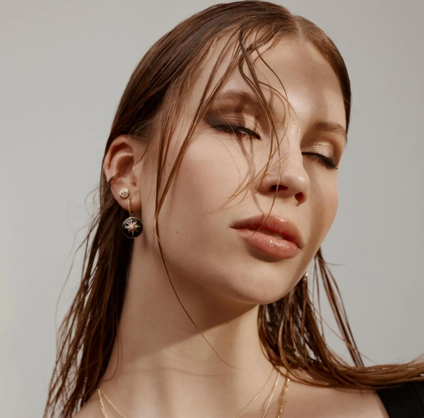 Petite Perle / Stud Earrings / Pearl   Gold