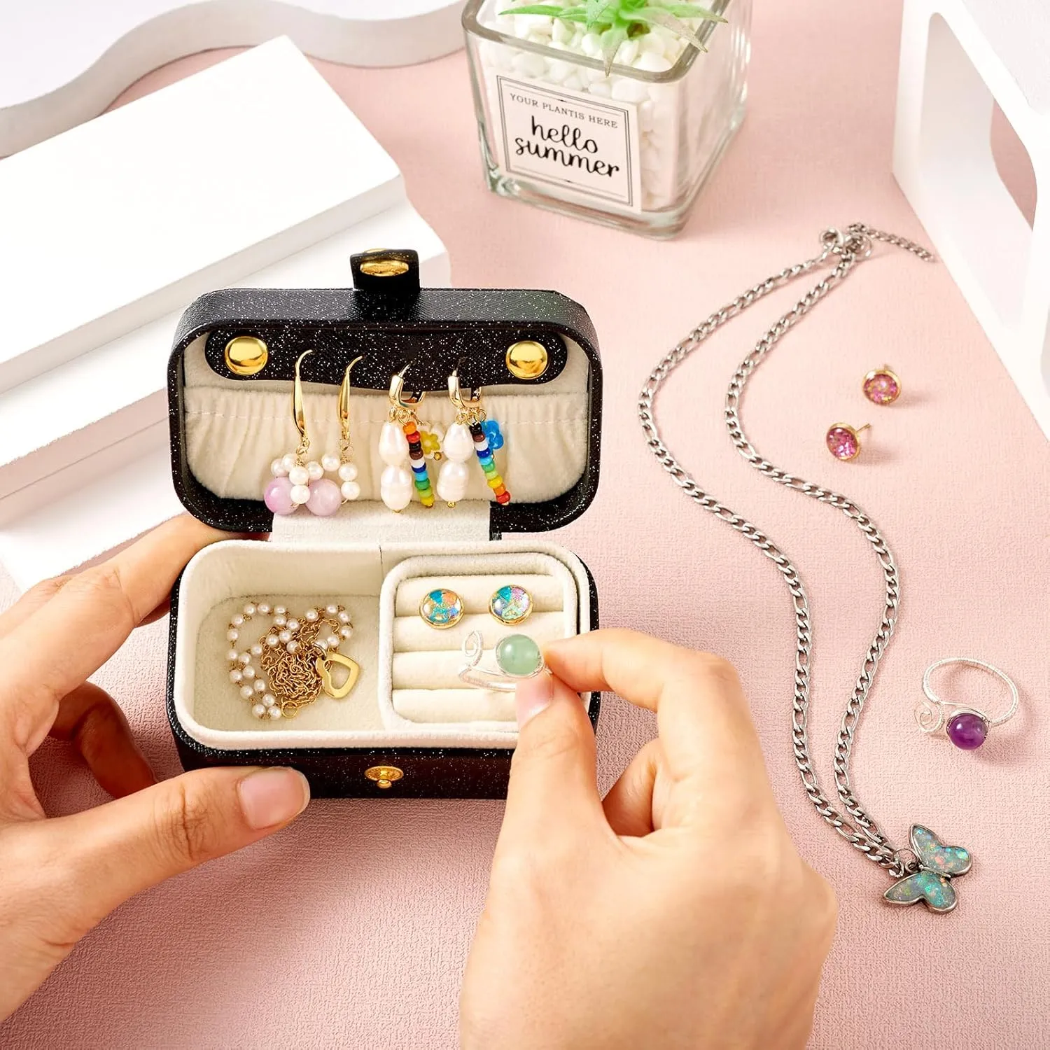 Portable Travel Jewelry Case Rectangle Small Jewelry Organizer Box PU Imitation Leather Jewelry Organizers and Storage for Women Rings Earrings Necklaces Black 9.4x5.8x5cm