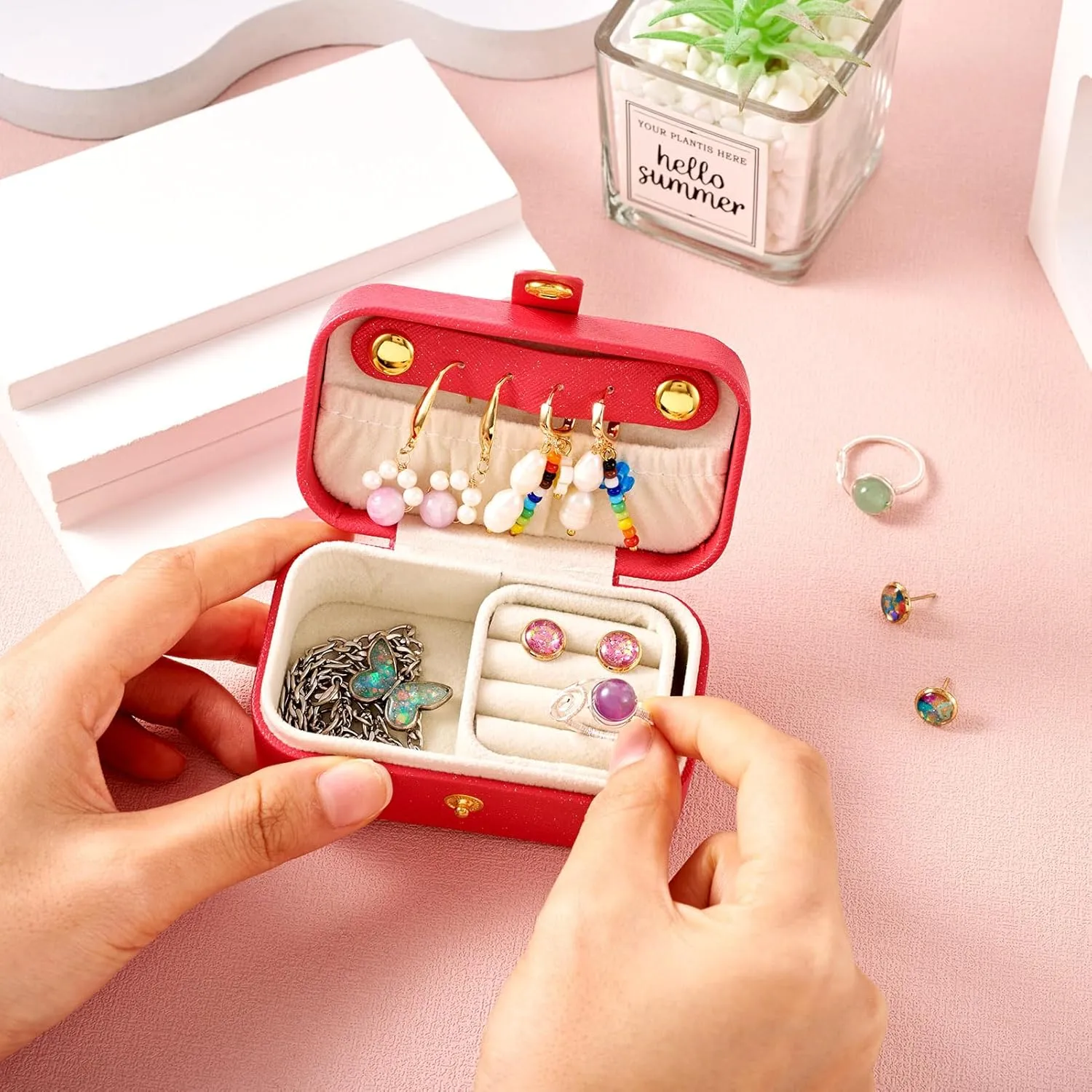 Portable Travel Jewelry Case Rectangle Small Jewelry Organizer Box PU Imitation Leather Jewelry Organizers and Storage for Women Rings Earrings Necklaces Red 9.4x5.8x5cm