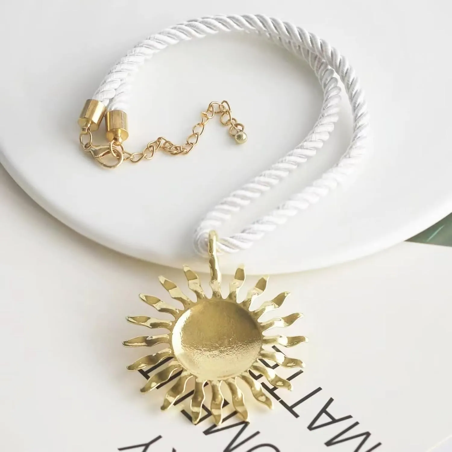 Women Seashell Charm Beach Jewelry Sets Shells/Suns/Star/Flowers/Snails Necklace 2024 Ocean Vacation Beach Retro Fashion Earrings Necklace Summer Women Gift