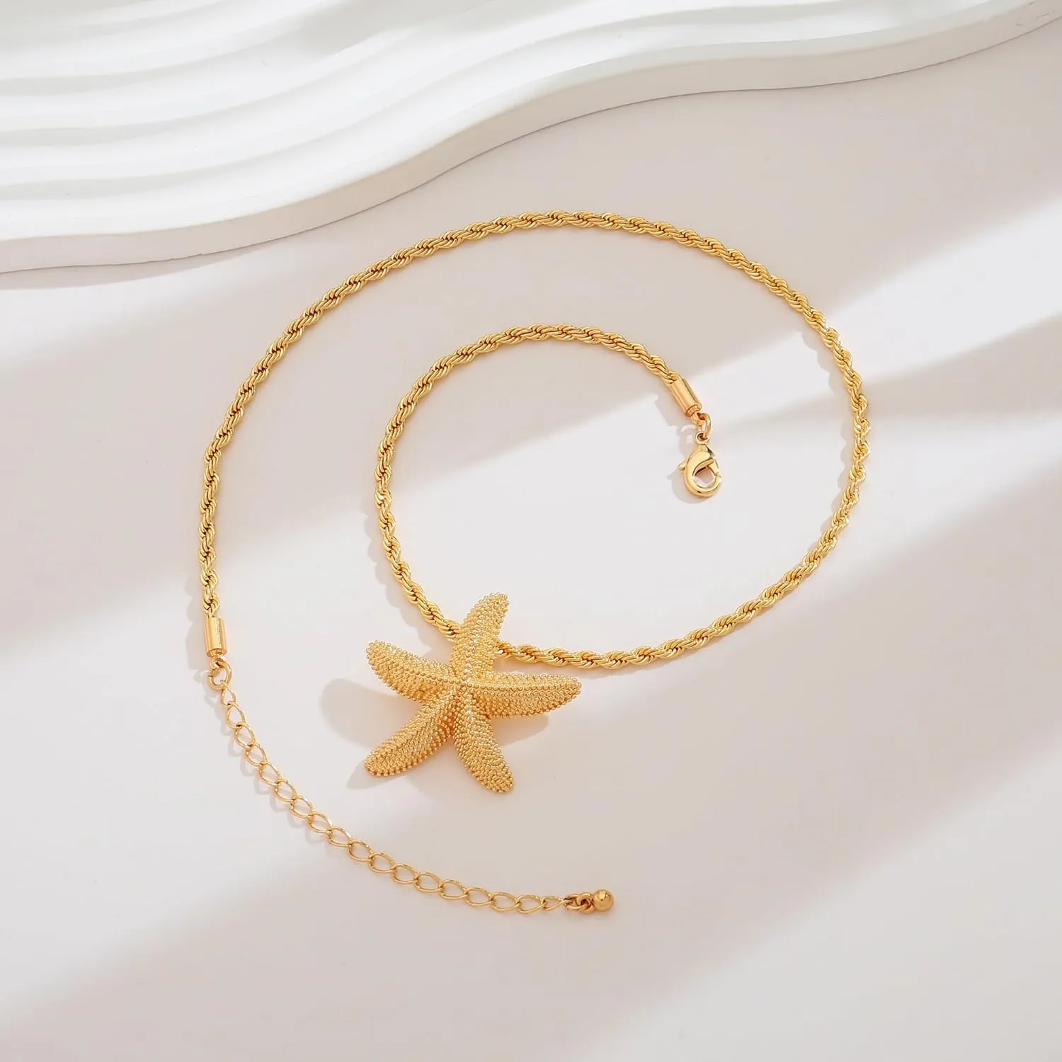 WOWORAMA Gold Shell Pendant Necklace for Women Starfish Seashell Choker Necklaces Ocean Sea Star Shell Necklace Trendy Summer Beach Necklace Jewelry